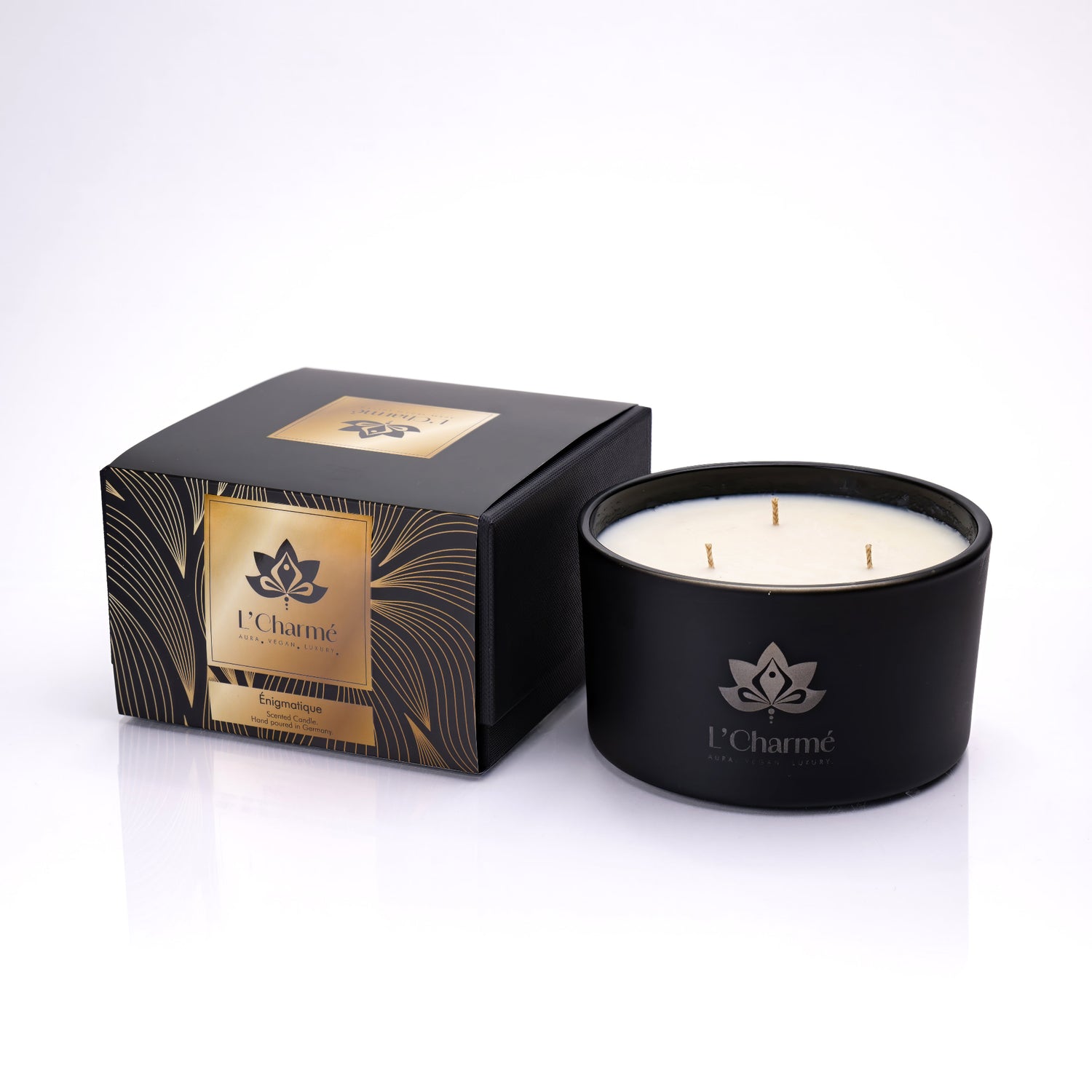 Énigmatique Duftkerze im schwarzen, matten Glas mit Verpackung  , 425 gr– L&
