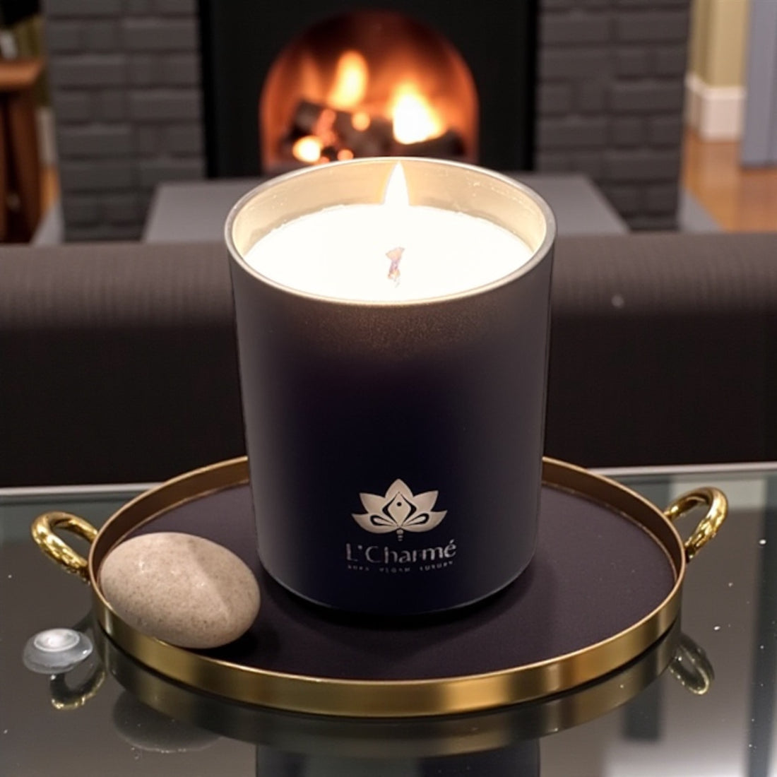 Schwarze brennende Duftkerze von L&